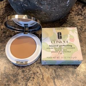 NIB Clinique Beyond Perfecting Powder